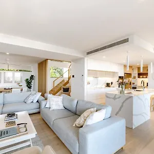 The Hamptons House - Luxury House Holiday home Noosa Heads